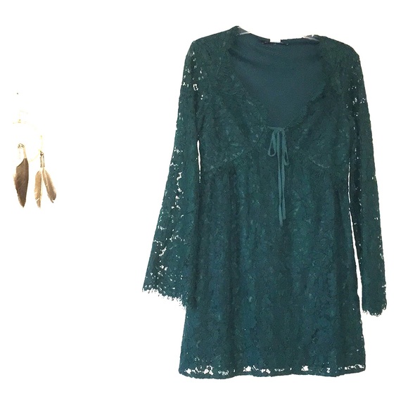 Free People Dresses & Skirts - Gorgeous boutique lace bell sleeved dress
